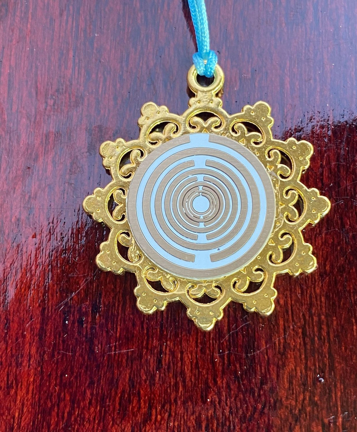 Amulett – Blume des Lebens, Lakhovsky MWOals weißer Coin mit goldlegiert eingearbeitet – Produktansicht 1