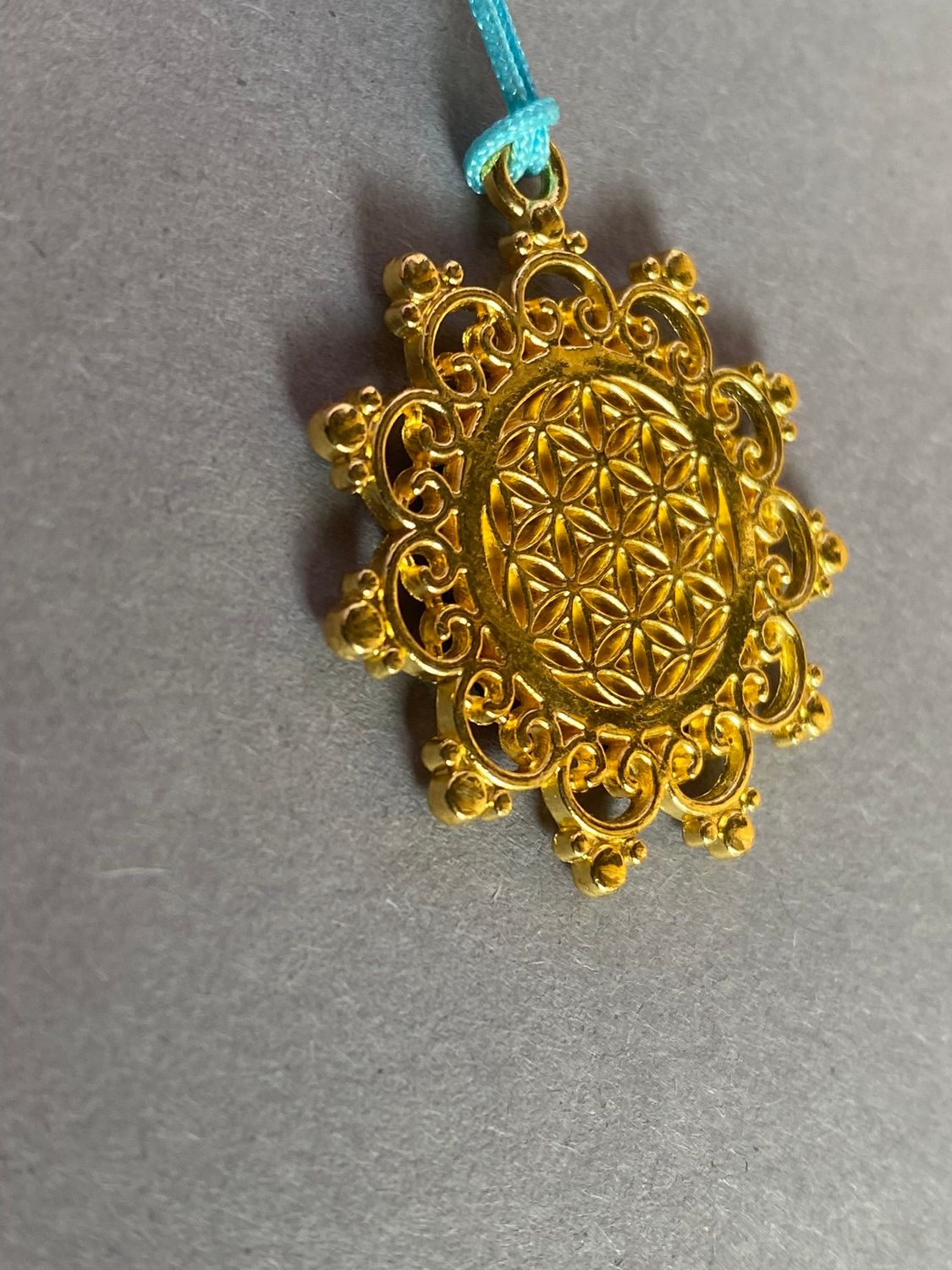 Amulett – Blume des Lebens, Lakhovsky MWOals schwarzer Coin mit goldlegiert eingearbeitet – Produktansicht 1