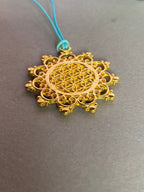 Amulett – Blume des Lebens, Lakhovsky MWOals schwarzer Coin mit goldlegiert eingearbeitet – Produktansicht 1