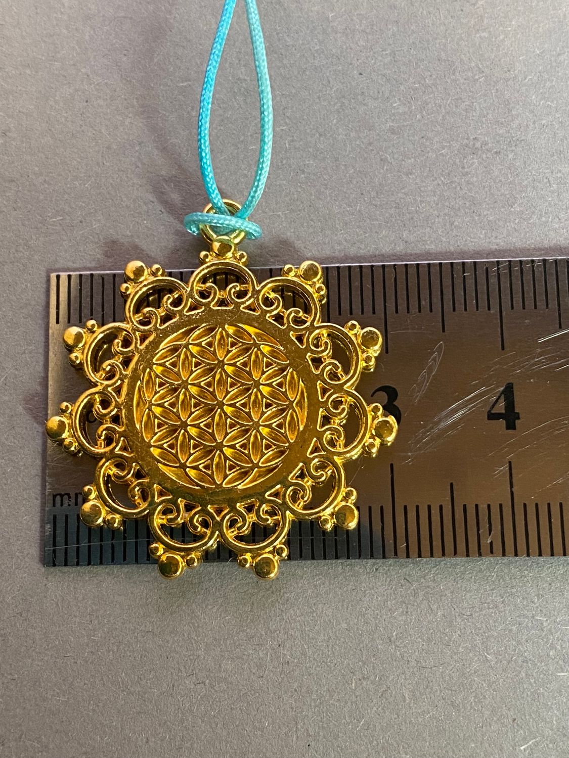 Amulett – Blume des Lebens, Lakhovsky MWOals schwarzer Coin mit goldlegiert eingearbeitet – Produktansicht 1