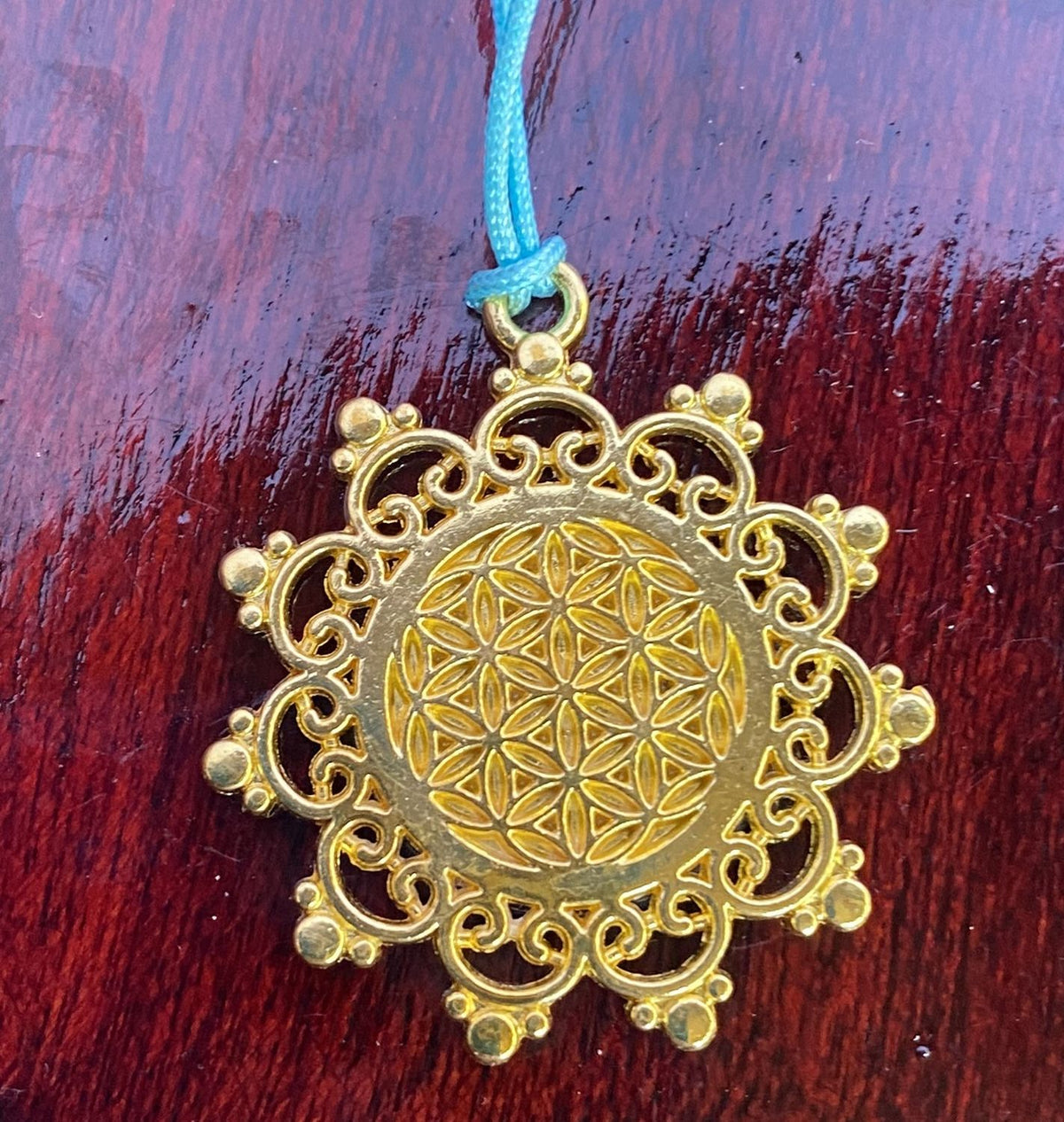 Amulett – Blume des Lebens, Lakhovsky MWOals schwarzer Coin mit goldlegiert eingearbeitet – Produktansicht 1