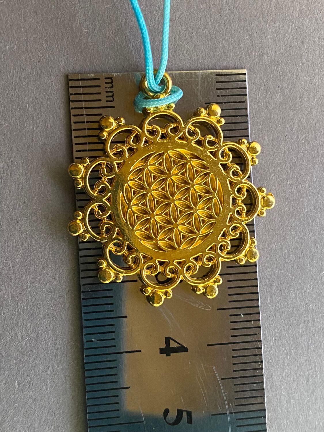 Amulett – Blume des Lebens, Lakhovsky MWOals schwarzer Coin mit goldlegiert eingearbeitet – Produktansicht 1