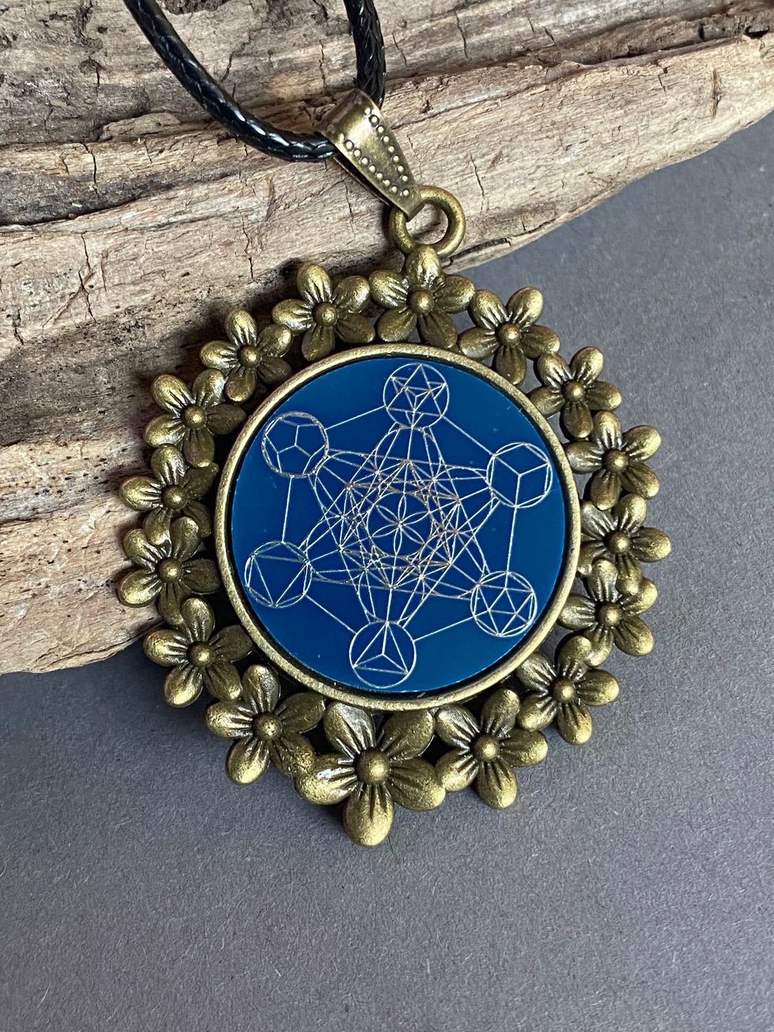Amulett – bronzefarben, Metatron, Disc in blau 25 mm, zinnlegiert, kupferunterlegt – Produktansicht 1