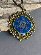 Amulett – bronzefarben, Metatron, Disc in blau 25 mm, zinnlegiert, kupferunterlegt – Produktansicht 1