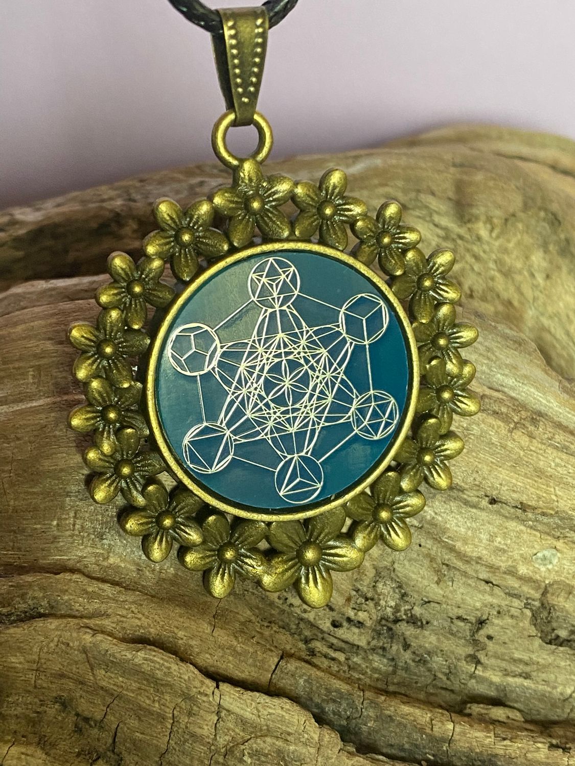 Amulett – bronzefarben, Metatron, Disc in blau 25 mm, zinnlegiert, kupferunterlegt – Produktansicht 1