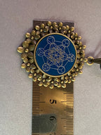 Amulett – bronzefarben, Metatron, Disc in blau 25 mm, zinnlegiert, kupferunterlegt – Produktansicht 1
