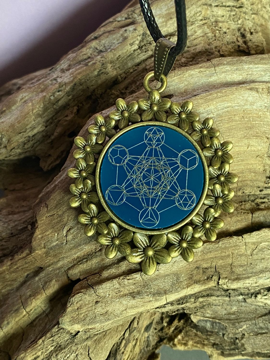 Amulett – bronzefarben, Metatron, Disc in blau 25 mm, zinnlegiert, kupferunterlegt – Produktansicht 1