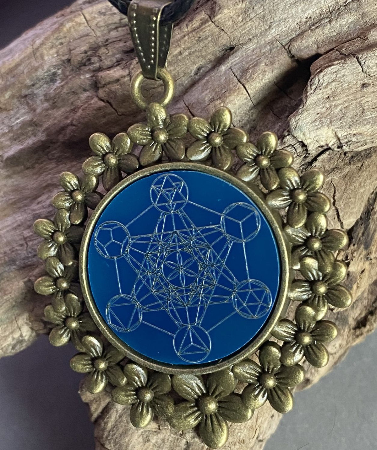 Amulett – bronzefarben, Metatron, Disc in blau 25 mm, zinnlegiert, kupferunterlegt – Produktansicht 1