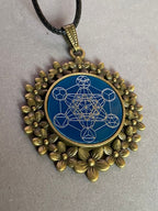 Amulett – bronzefarben, Metatron, Disc in blau 25 mm, zinnlegiert, kupferunterlegt – Produktansicht 1