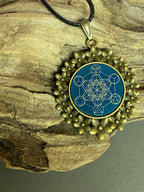 Amulett – bronzefarben, Metatron, Disc in blau 25 mm, zinnlegiert, kupferunterlegt – Produktansicht 1