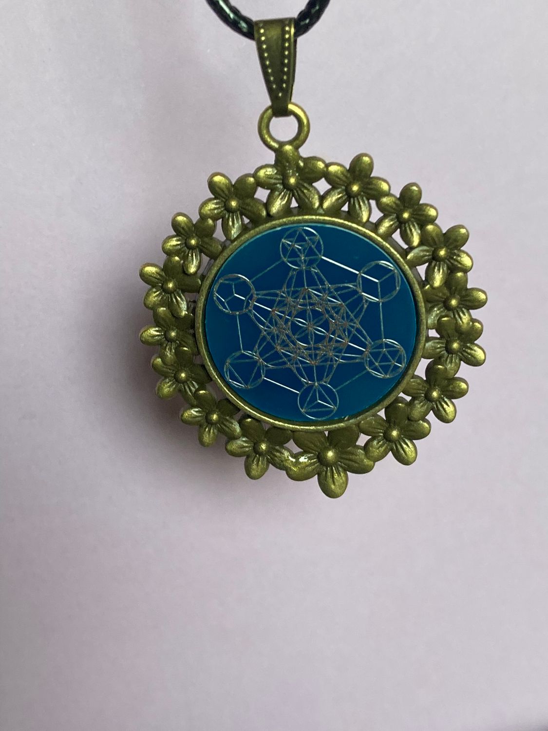 Amulett – bronzefarben, Metatron, Disc in blau 25 mm, zinnlegiert, kupferunterlegt – Produktansicht 1