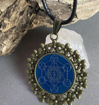 Amulett – bronzefarben, Metatron, Disc in blau 25 mm, zinnlegiert, kupferunterlegt – Produktansicht 1