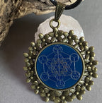 Amulett – bronzefarben, Metatron, Disc in blau 25 mm, zinnlegiert, kupferunterlegt – Produktansicht 1