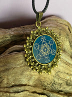 Amulett – bronzefarben, Metatron, Disc in blau 25 mm, zinnlegiert, kupferunterlegt – Produktansicht 1