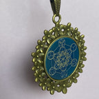 Amulett – bronzefarben, Metatron, Disc in blau 25 mm, zinnlegiert, kupferunterlegt – Produktansicht 1