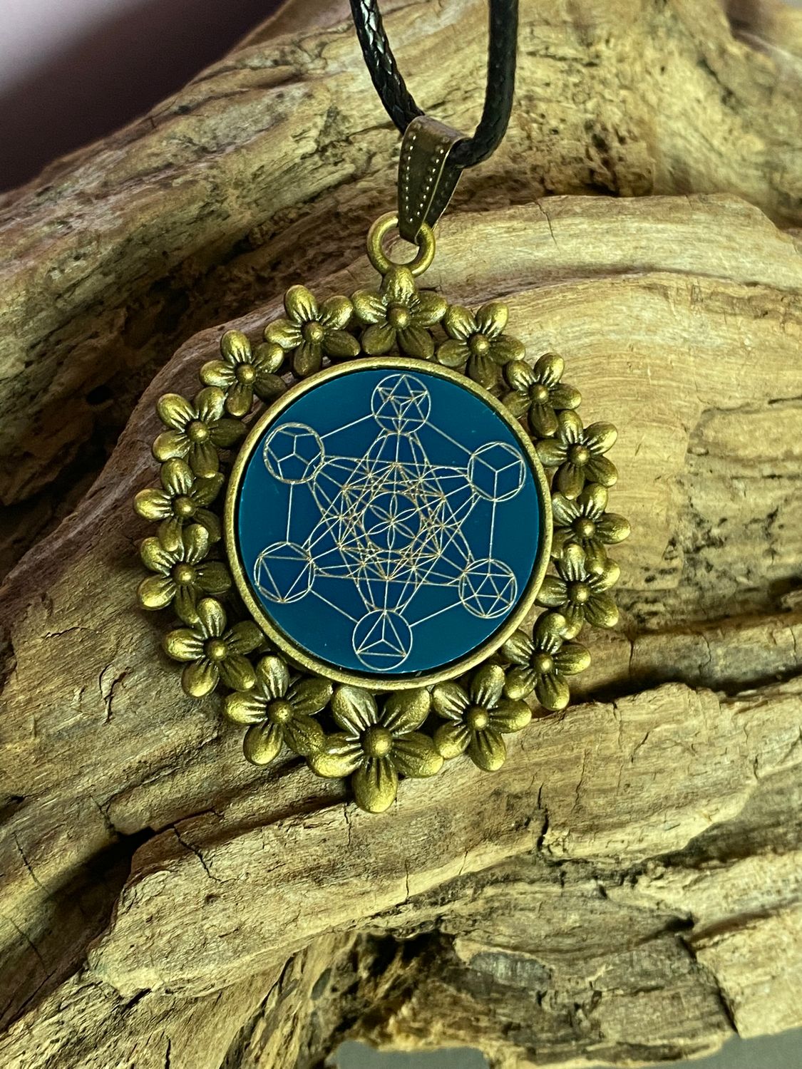 Amulett – bronzefarben, Metatron, Disc in blau 25 mm, zinnlegiert, kupferunterlegt – Produktansicht 1