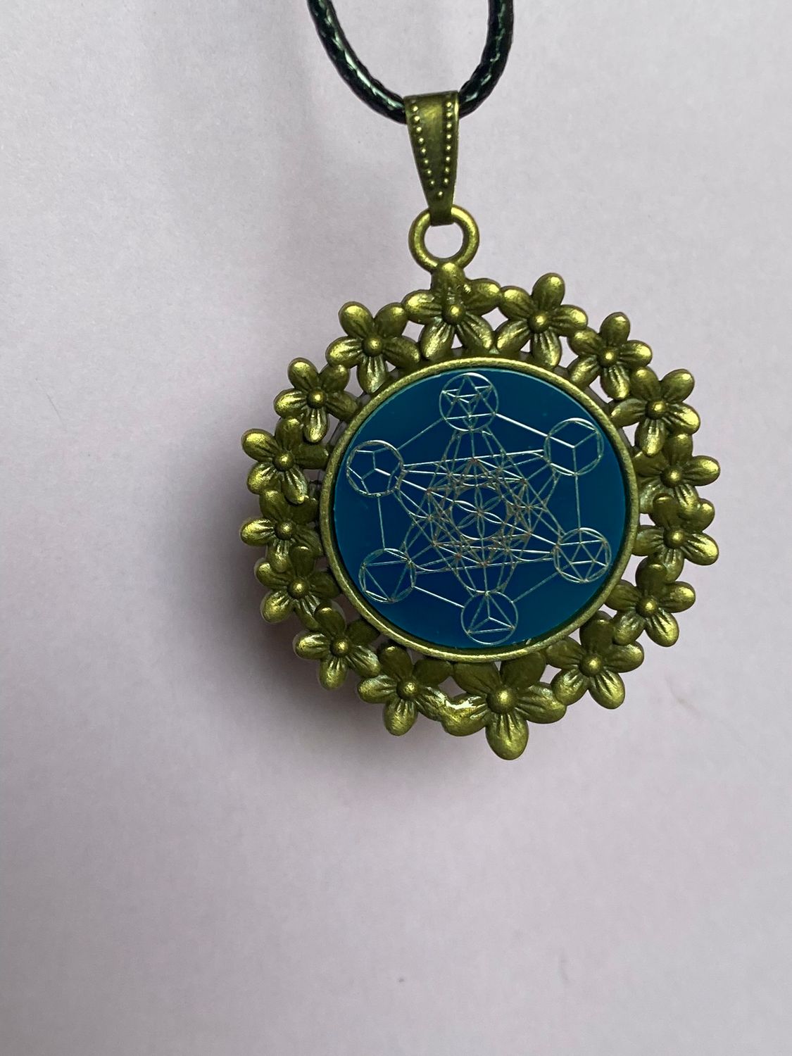 Amulett – bronzefarben, Metatron, Disc in blau 25 mm, zinnlegiert, kupferunterlegt – Produktansicht 1