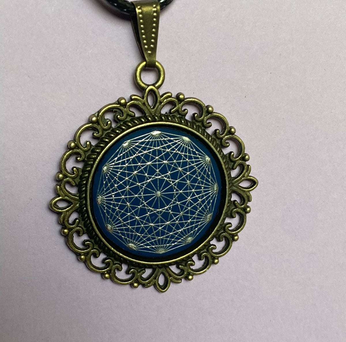 Amulett – bronzefarben, Dodecagram 12 – er Stern, Disc in blau 25 mm, zinnlegiert, kupferunterlegt – Produktansicht 1