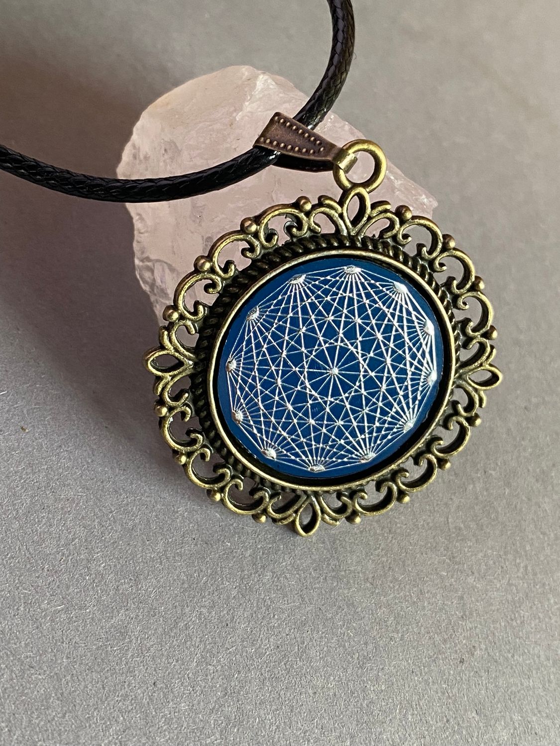Amulett – bronzefarben, Dodecagram 12 – er Stern, Disc in blau 25 mm, zinnlegiert, kupferunterlegt – Produktansicht 1