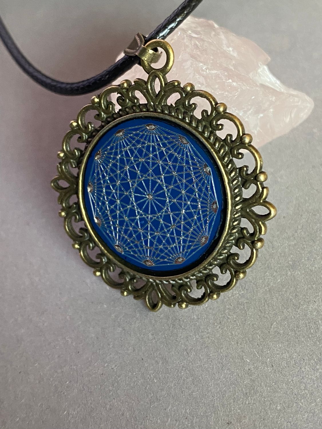 Amulett – bronzefarben, Dodecagram 12 – er Stern, Disc in blau 25 mm, zinnlegiert, kupferunterlegt – Produktansicht 1