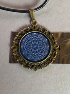 Amulett – bronzefarben, Dodecagram 12 – er Stern, Disc in blau 25 mm, zinnlegiert, kupferunterlegt – Produktansicht 1