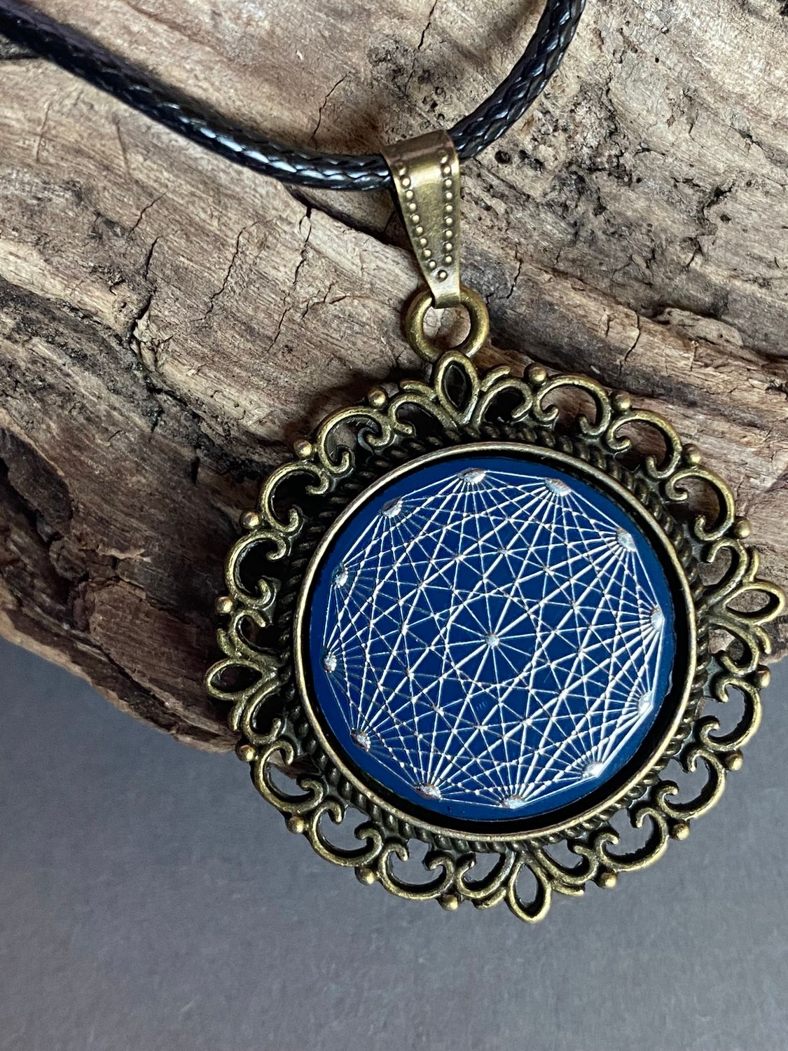 Amulett – bronzefarben, Dodecagram 12 – er Stern, Disc in blau 25 mm, zinnlegiert, kupferunterlegt – Produktansicht 1