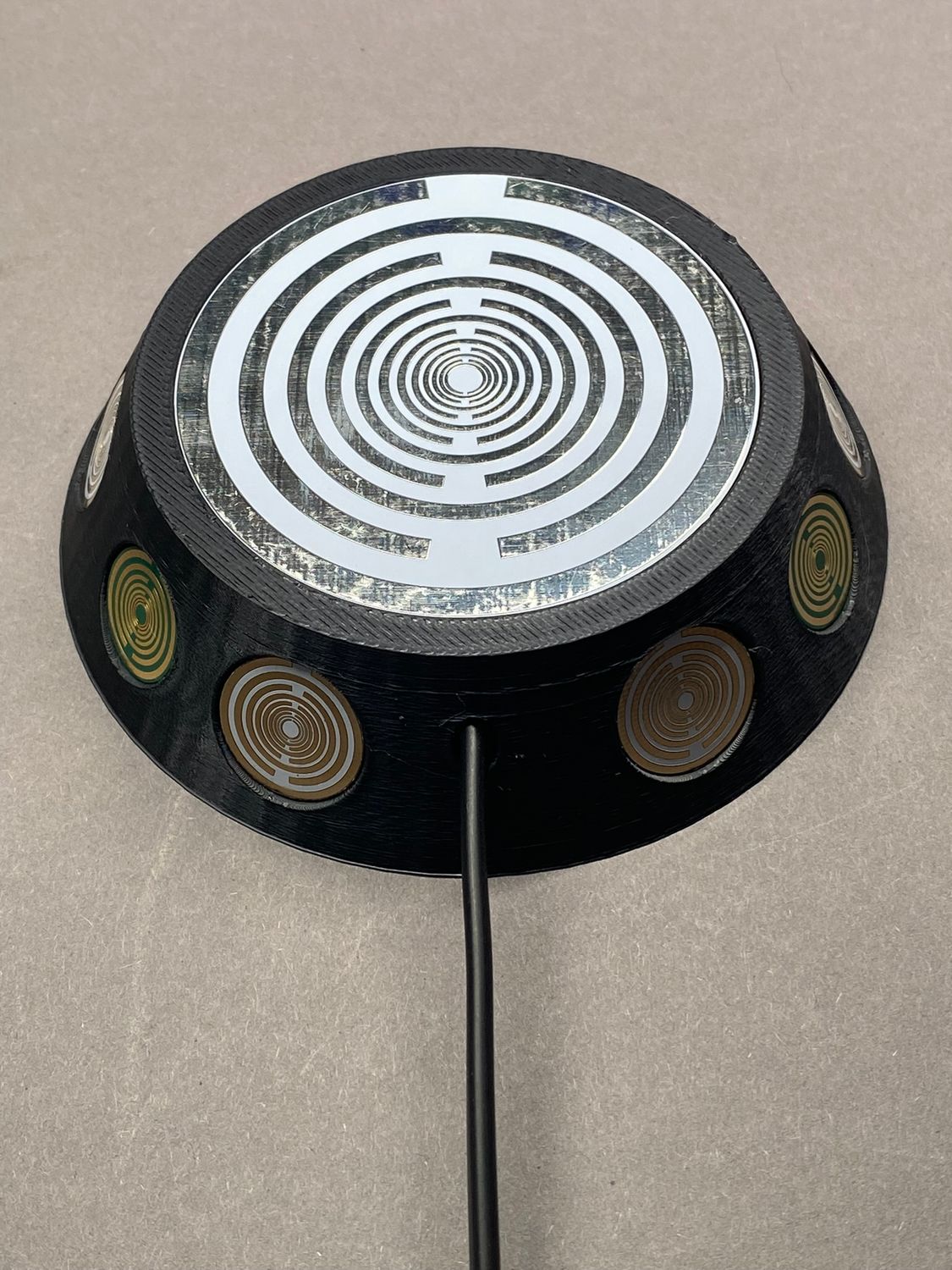 69 mm VibraNex UFO, 1-farbig, Oberflächenplatte zinnlegiert – Produktansicht 1