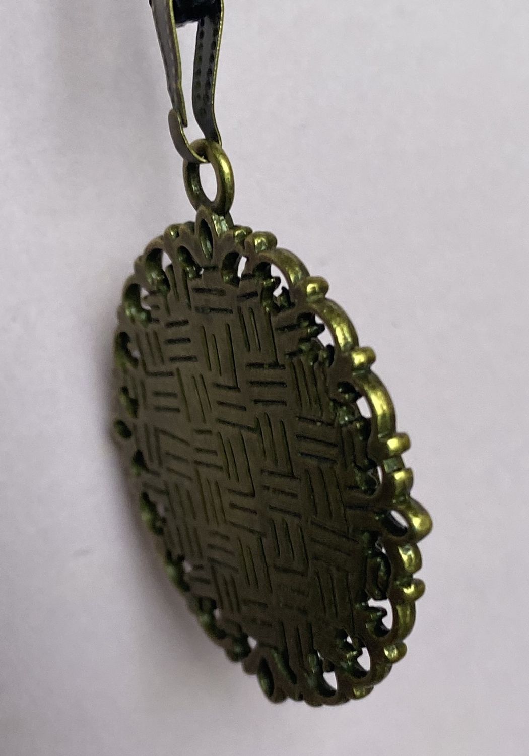 Amulett – bronzefarben, Merkaba, Disc in flieder 25 mm, goldlegiert, kupferunterlegt – Produktansicht 1