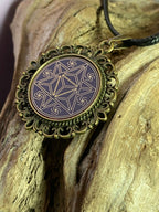 Amulett – bronzefarben, Merkaba, Disc in flieder 25 mm, goldlegiert, kupferunterlegt – Produktansicht 1