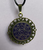Amulett – bronzefarben, Merkaba, Disc in flieder 25 mm, goldlegiert, kupferunterlegt – Produktansicht 1