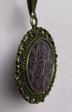 Amulett – bronzefarben, Merkaba, Disc in flieder 25 mm, goldlegiert, kupferunterlegt – Produktansicht 1