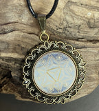 Amulett – bronzefarben, Merkaba, Disc in flieder 25 mm, goldlegiert, kupferunterlegt – Produktansicht 1