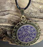 Amulett – bronzefarben, Merkaba, Disc in flieder 25 mm, goldlegiert, kupferunterlegt – Produktansicht 1