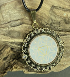 Amulett – bronzefarben, Merkaba, Disc in flieder 25 mm, goldlegiert, kupferunterlegt – Produktansicht 1