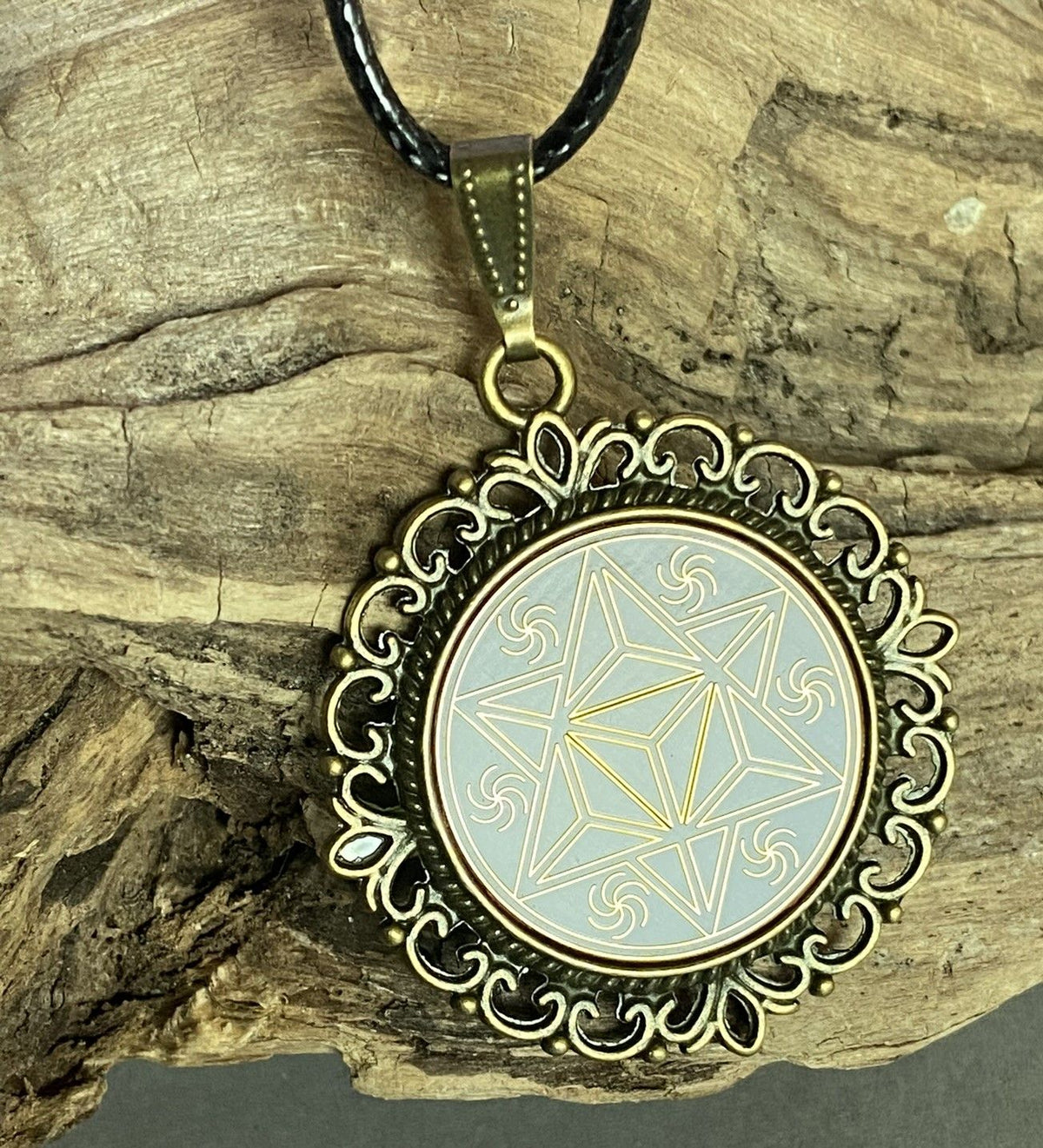 Amulett – bronzefarben, Merkaba, Disc in flieder 25 mm, goldlegiert, kupferunterlegt – Produktansicht 1