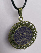 Amulett – bronzefarben, Merkaba, Disc in flieder 25 mm, goldlegiert, kupferunterlegt – Produktansicht 1