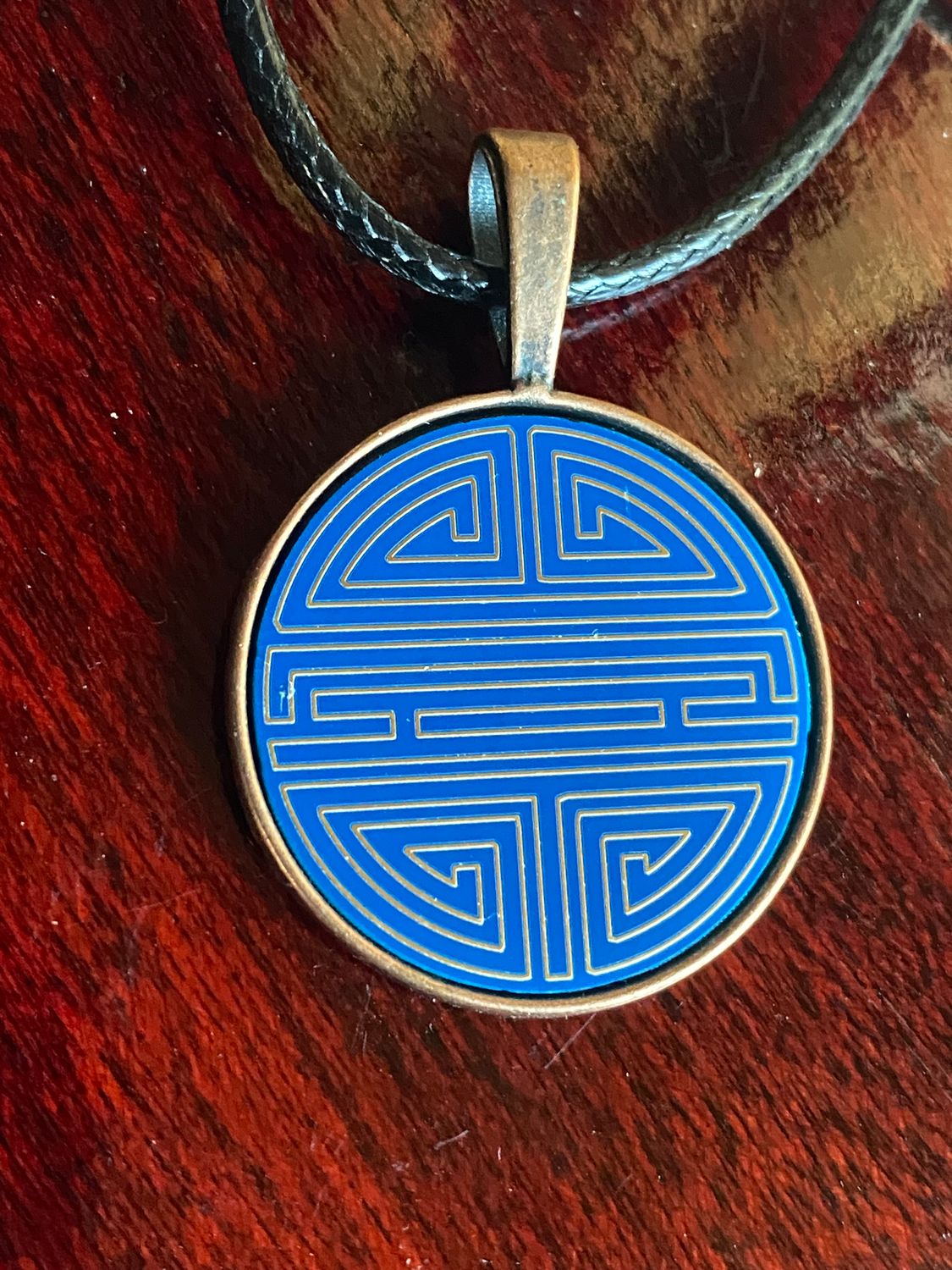 Amulett – kupferfarbend Shou Symbolik, Disc in blau, 25 mm, goldlegiert, kupferunterlegt – Produktansicht 1