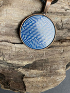 Amulett – kupferfarbend Shou Symbolik, Disc in blau, 25 mm, goldlegiert, kupferunterlegt – Produktansicht 1
