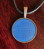 Amulett – kupferfarbend Shou Symbolik, Disc in blau, 25 mm, goldlegiert, kupferunterlegt – Produktansicht 1