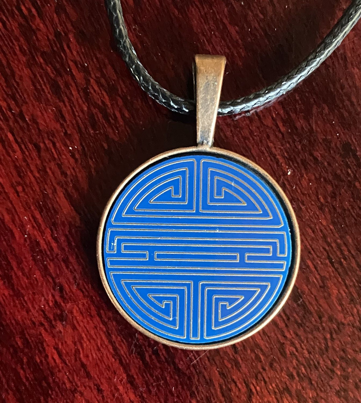 Amulett – kupferfarbend Shou Symbolik, Disc in blau, 25 mm, goldlegiert, kupferunterlegt – Produktansicht 1