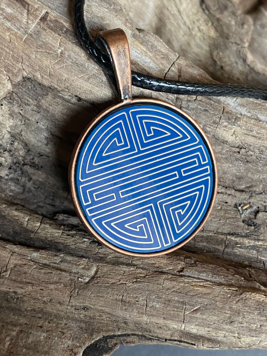 Amulett – kupferfarbend Shou Symbolik, Disc in blau, 25 mm, goldlegiert, kupferunterlegt – Produktansicht 1