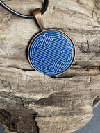 Amulett – kupferfarbend Shou Symbolik, Disc in blau, 25 mm, goldlegiert, kupferunterlegt – Produktansicht 1