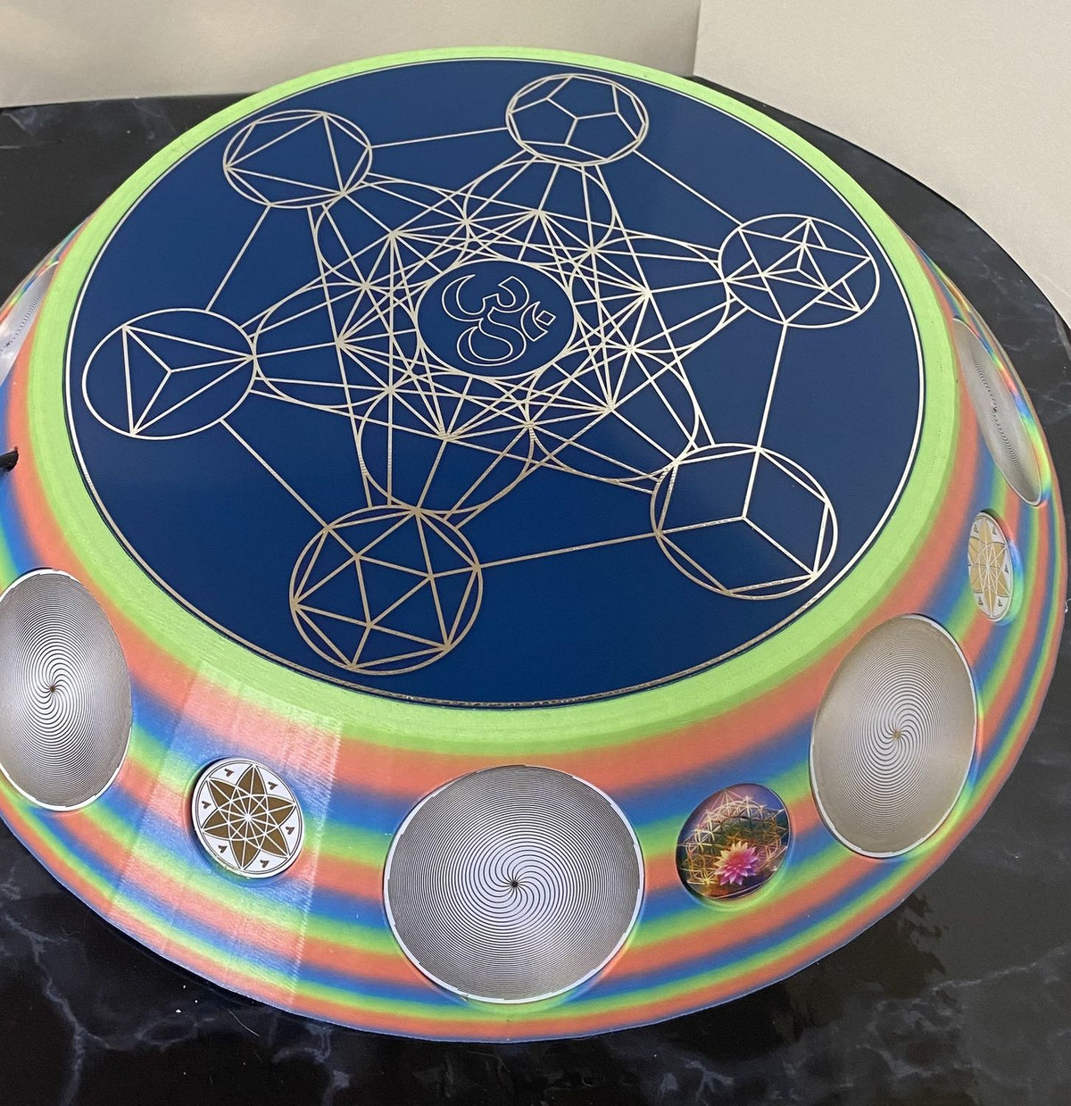 200 mm VibraNex UFO – Einhorn matt, Oberflächenplatte zinnlegiert – Produktansicht 1