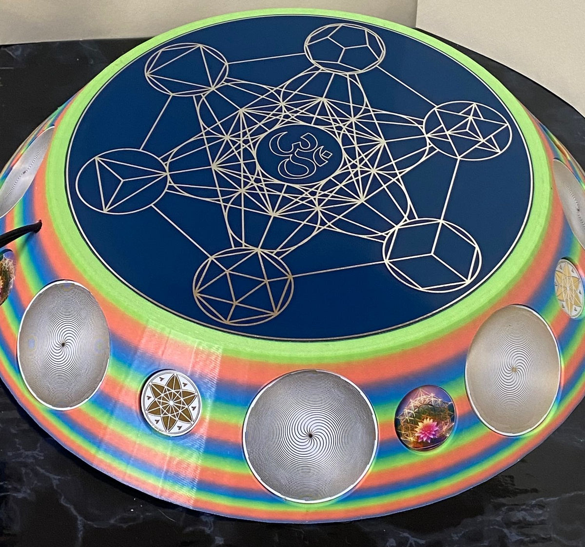 200 mm VibraNex UFO – Einhorn matt, Oberflächenplatte zinnlegiert – Produktansicht 1