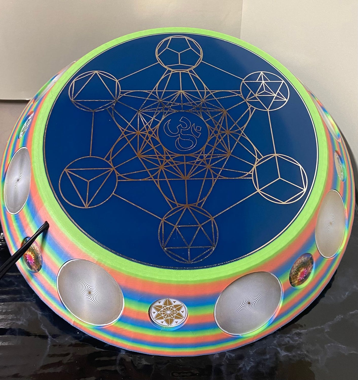 200 mm VibraNex UFO – Einhorn matt, Oberflächenplatte zinnlegiert – Produktansicht 1