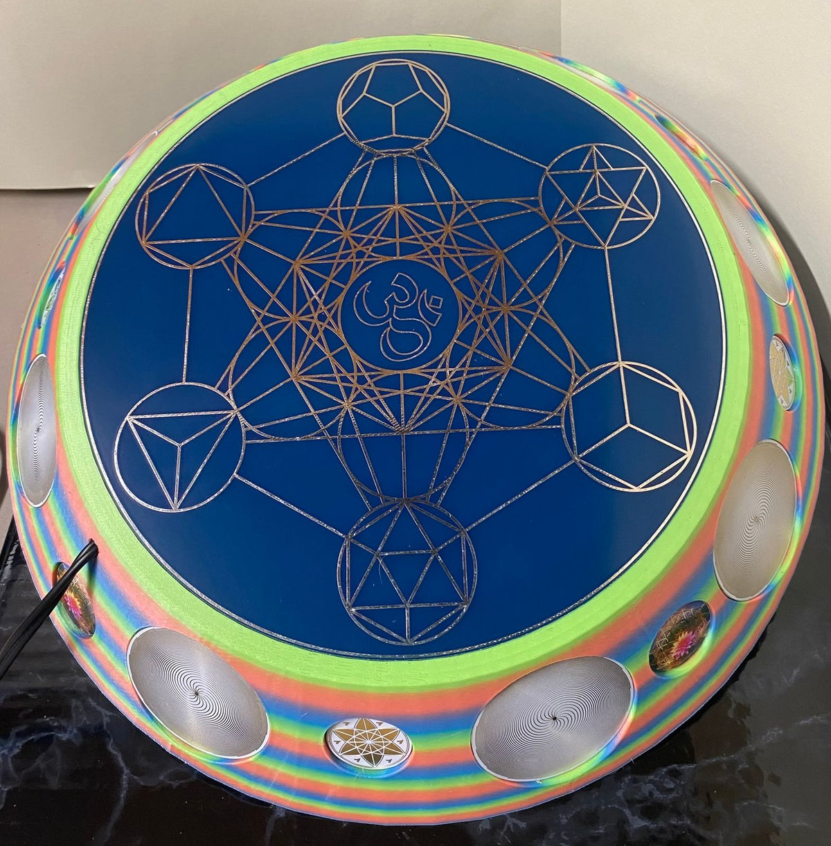 200 mm VibraNex UFO – Einhorn matt, Oberflächenplatte zinnlegiert – Produktansicht 1