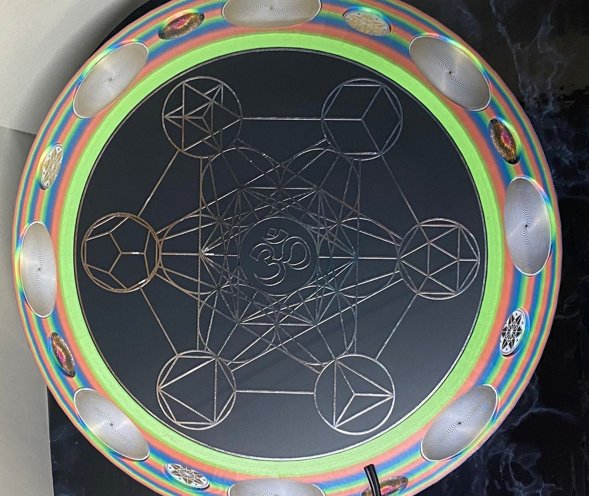 200 mm VibraNex UFO – Einhorn matt, Oberflächenplatte zinnlegiert – Produktansicht 1