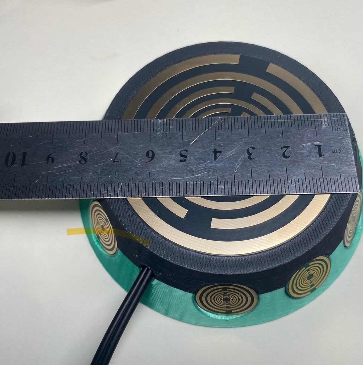 69 mm VibraNex UFO – 2-farbig, Oberflächenplatte goldlegiert – Produktansicht 1