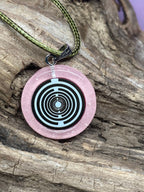 Amulett – Resin mit Glitzer – Lakhovsky MWO – 18 mm / goldlegiert / zart rose – Produktansicht 1