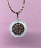 Anhänger – Resin mit Glitzer, Disc im Lakhovsky MWOn Design 18 mm, goldlegiert, kupferunterlegt, blau – Produktansicht 1